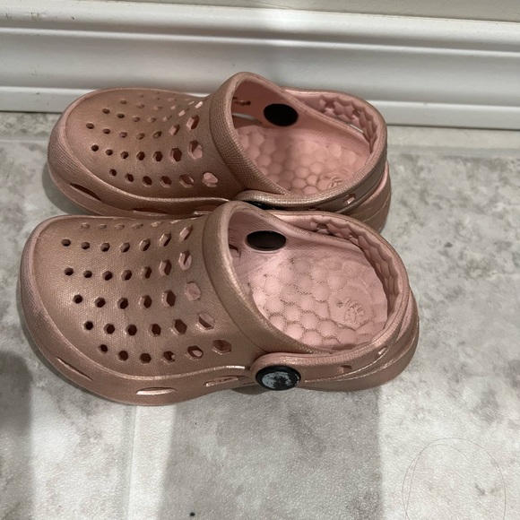 Joybees toddler crocs - Picture 4 of 4
